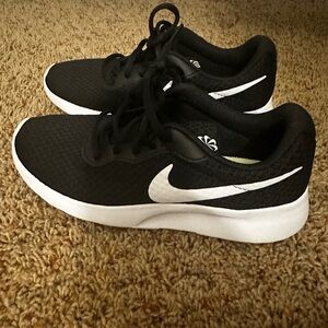 Nike Shoes barely worn